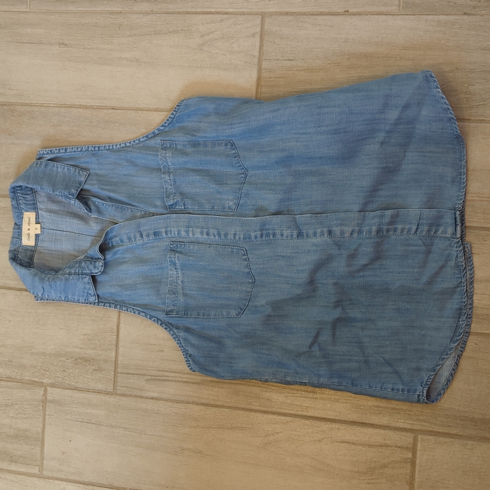 Cloth & Stone Sleeveless Denim Button Down Top, Size Small